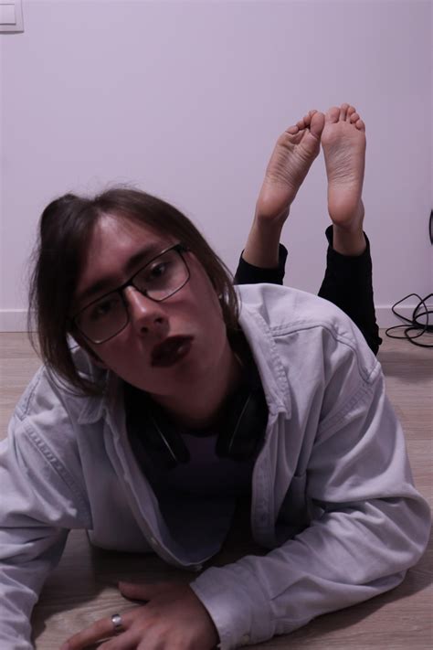 femboy feet lick|Femboy Foot Licking Porn Videos 